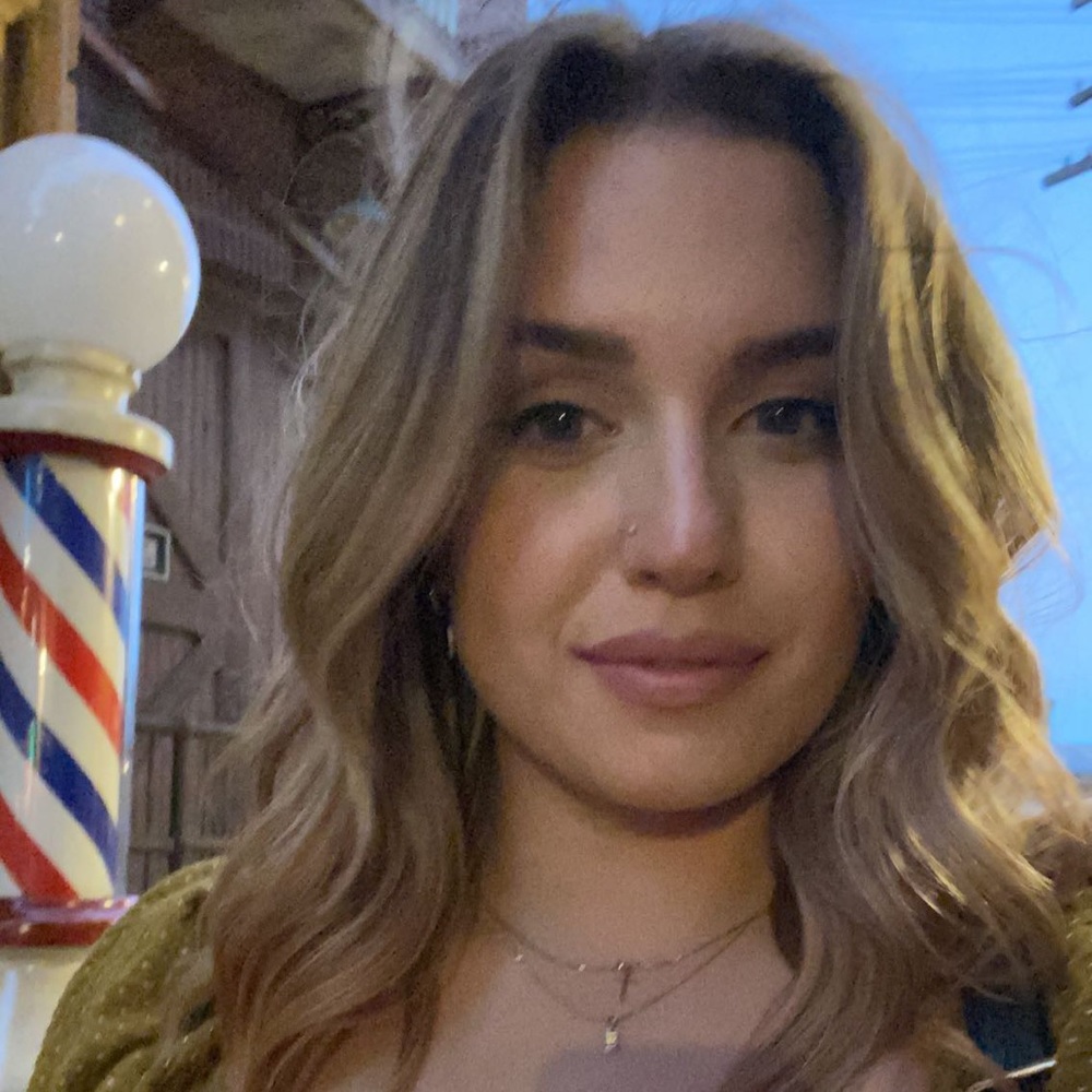 Meet your Posher, Adriana